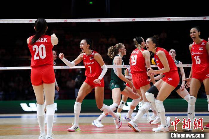 皇冠信用网正网
_世界女排联赛北京站:土耳其队3:2击败波兰队获三连胜