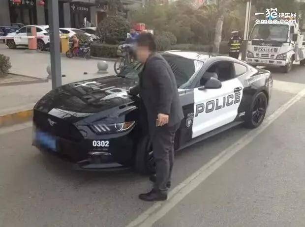 皇冠信用網登2代理
_澳大利亚人抗议在车上贴中国八一军徽皇冠信用網登2代理
!吓得还以为是中国来抓他的