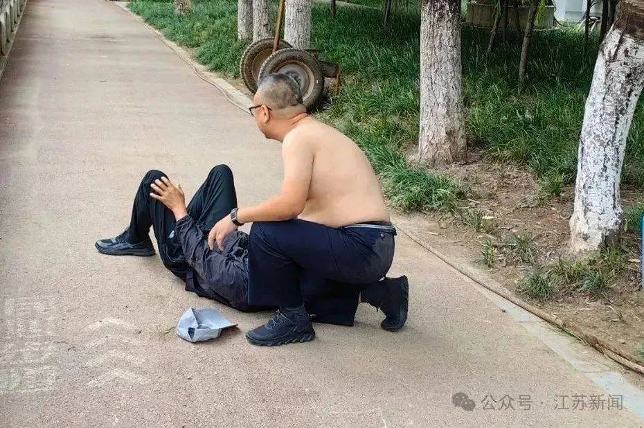 皇冠代理联系方式
_石家庄一公安局副局长“赤膊上阵”皇冠代理联系方式
，扑倒诈骗分子