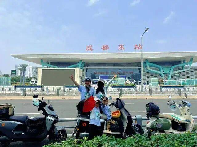 金浦vs全罗南道天龙_骑电瓶车带两娃跨越2000公里!安徽一家四口17天抵达成都金浦vs全罗南道天龙,本人回应:用喜爱的方式带孩子看世界